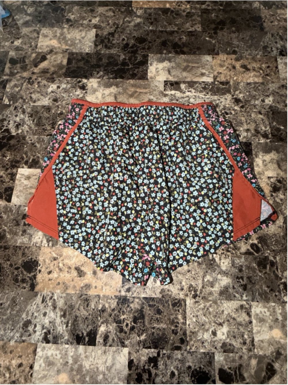 NIKE 10k WOMENS LINED SHORT 3.5” FLORAL SIZE SMALL - Picture 4 of 7